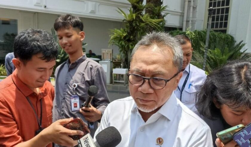 Menteri Perdagangan (Mendag) Zulkifli Hasan memberikan keterangan di Kompleks Istana Kepresidenan, Jakarta, Selasa (10/10/2023). Foto: Antara