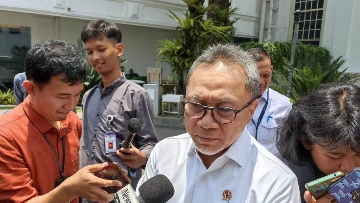 Menteri Perdagangan (Mendag) Zulkifli Hasan memberikan keterangan di Kompleks Istana Kepresidenan, Jakarta, Selasa (10/10/2023). Foto: Antara