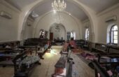 Kondisi di dalam Kapel St Philip di Rumah Sakit Al-Ahli Baptist yang diserang Israel di Gaza pada 18 Oktober 2023. (Anadolu Agency)