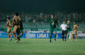 Denny Agus saat bermain besama Persebaya di kompetisi Liga 1. Foto: Persebaya