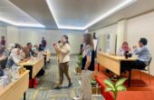 Universitas Ciputra Entrepreneurship Centre (UCEC) Surabaya memberikan pendampingan terhadap pelaku Usaha Mikro, Kecil dan Menengah (UMKM) untuk meningkatkan kemampuan digital. Foto: UC Surabaya