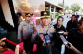 Irjen Pol Imam Sugianto Kapolda Jatim waktu memberi keterangan soal program terdekat yang akan dikerjakan kepada awak media, Senin (30/10/2023). Foto: Wildan suarasurabaya.net