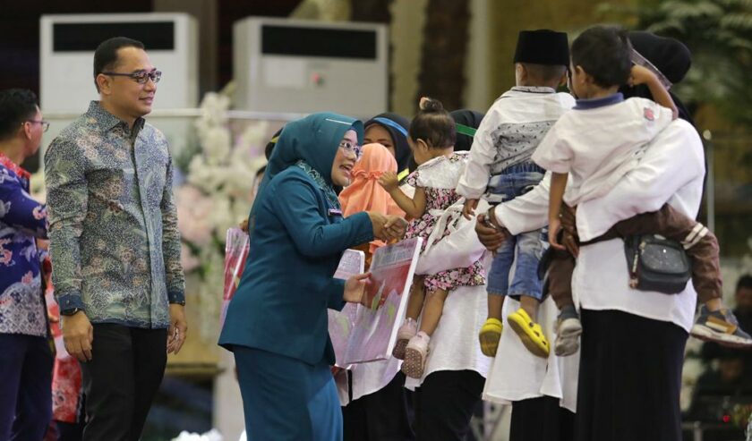 Sejumlah orang tua peserta SOTH yang lulus hari ini, Selasa (31/10/2023). Foto: Diskominfo Kota Surabaya