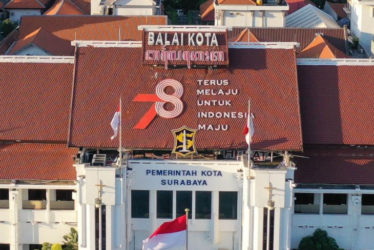 Aksara Jawa di Balai Kota Surabaya. Foto: Antara
