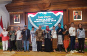 Khofifah Indar Parawansa Gubernur Jawa Timur bersama delegasi negara peserta ASEAN Panji Festival saat Gala Dinner di Gedung Negara Grahadi, Kota Surabaya, pada Selasa (17/10/2023). Foto: Yudha Suara Surabaya