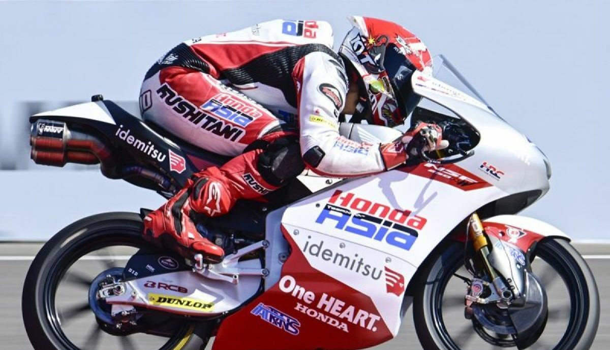 Mario Suryo Aji saat melakoni sesi kualifikasi Moto3 Indonesia di Sirkuit Internasional Mandalika, NTB, Sabtu (14/10/2023). Foto: Honda Team Asia