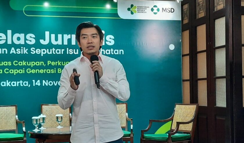 dr Keven Tali, Sp.OG Dokter spesialis kebidanan dan kandungan dari Perkumpulan Obstetri dan Ginekologi Indonesia dalam diskusi kesehatan bertema "Perluas Cakupan, Perkuat Kesadaran: Bersama Capai Generasi Bebas Kanker Serviks" di Jakarta, Selasa (14/11/2023). Foto: Antara