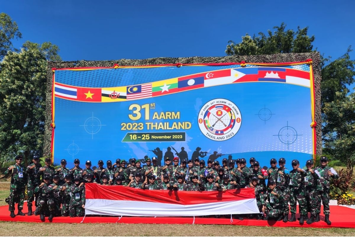 Tim Indonesia pada ajang The ASEAN Armies Rifle Meet (AARM) ke-31 di Bangkok, Sabtu (25/11/2023). Foto: Antara