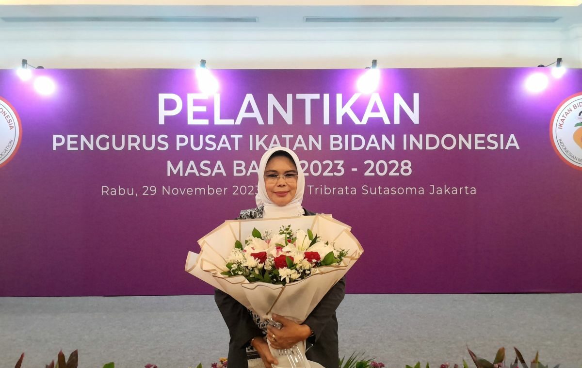 Ade Jubaedah Ketua Pengurus Pusat Ikatan Bidan Indonesia (IBI) pada acara pelantikan pengurus IBI 2023-2028 di Jakarta, Rabu (29/112023). Foto: Antara