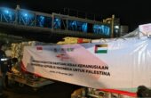 Pemberangkatan bantuan kemanusiaan berupa obat-obatan dan perlengkapan medis ke Palestina senilai 2 juta dolar AS pada Rabu (22/11/2023) dini hari. Foto: Antara