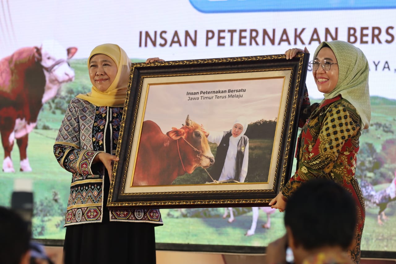 Khofifah Indar Parawansa Gubernur Jatim waktu menghadiri gelar prestasi pembangunan peternakan Jatim 2023 di Graha Sumedera Bumimoro, Sabtu (25/11/2023). Foto: Humas Pemprov Jatim.