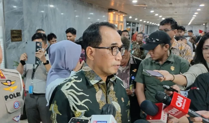 Budi Karya Sumadi Menteri Perhubungan menyampaikan keterangan kepada awak media di Jakarta, Selasa (21/11/2023). Foto: Antara