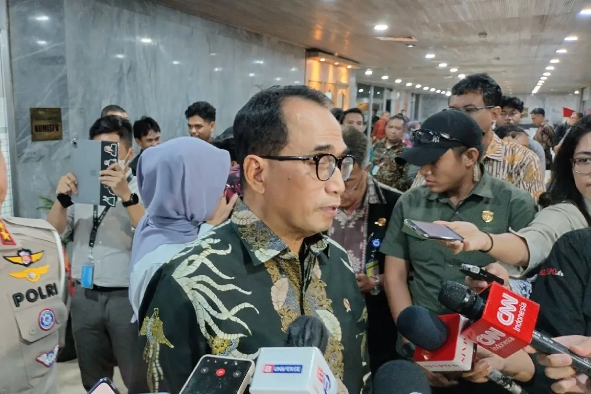 Budi Karya Sumadi Menteri Perhubungan menyampaikan keterangan kepada awak media di Jakarta, Selasa (21/11/2023). Foto: Antara