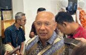 Teten Masduki Menteri Koperasi dan UKM (Menkop UKM) ditemui usai menghadiri pembukaan pameran wastra Cerita Nusantara di Jakarta Convention Center, Jakarta, Selasa (28/11/2023). Foto: Antara