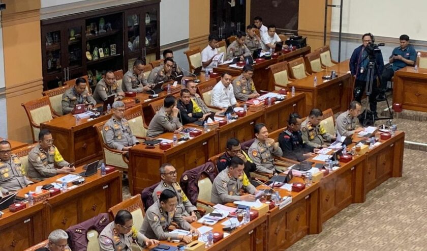 Rapat kerja Komisi III DPR RI bersama Kepala Badan Pemelihara Keamanan Polri membahas persiapan pengamanan Pemilu 2024 di Kompleks Parlemen, Senayan, Jakarta, Rabu (15/12/2023). Foto: Antara
