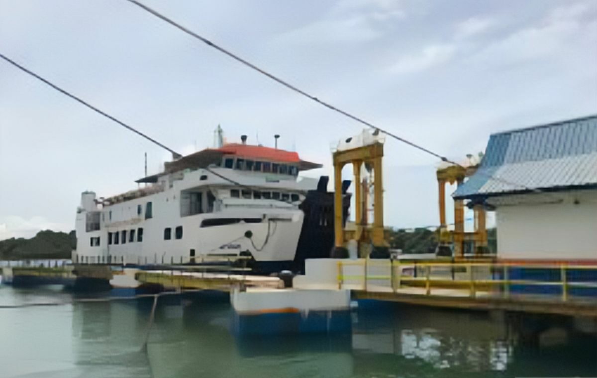 Kapal roro di Pelabuhan Telaga Punggur. Foto: Antara