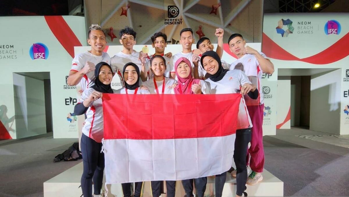 Para kontingen Indonesia saat berada di ajang Neom IFSC Master 2023 yang berlangsung di Arab Saudi, Jumat (24/11/2023). Foto: Antara