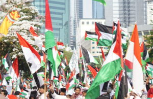 Aksi Super Damai Bela Palestina di Surabaya