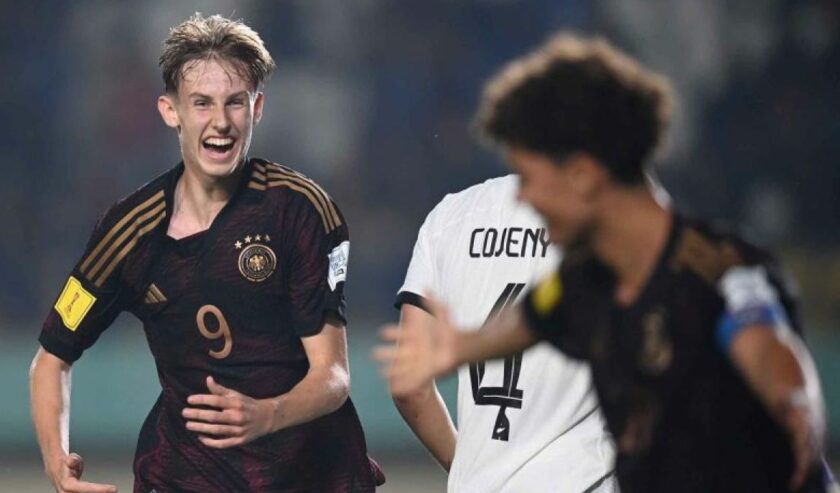 Pesepak bola Timnas Jerman Max Moerstedt berselebrasi usai mencetak gol ke gawang Timnas Selandia Baru pada pertandingan fase Grup F Piala Dunia U-17 2023 di Stadion Si Jalak Harupat, Kabupaten Bandung, Jawa Barat, Rabu (15/11/2023). Foto: Antara