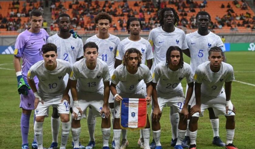 Timnas Prancis berfoto sebelum melawan Timnas Korea Selatan dalam laga penyisihan Grup E Piala Dunia U-17 di Jakarta International Stadium, Jakarta, Rabu (15/11/2023). Foto: Antara