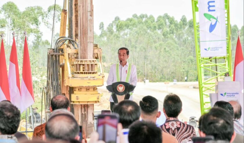 Jokowi Presiden dalam acara peletakan batu pertama dua rumah sakit besar di kawasan IKN. Foto: Instagram @jokowi