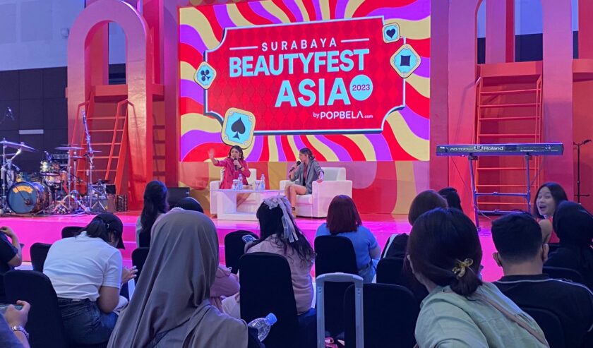 Sharing konten kreator pada pengunjung BeautyFest Asia, Jumat (3/11/2023). Foto: Meilita suarasurabaya.net