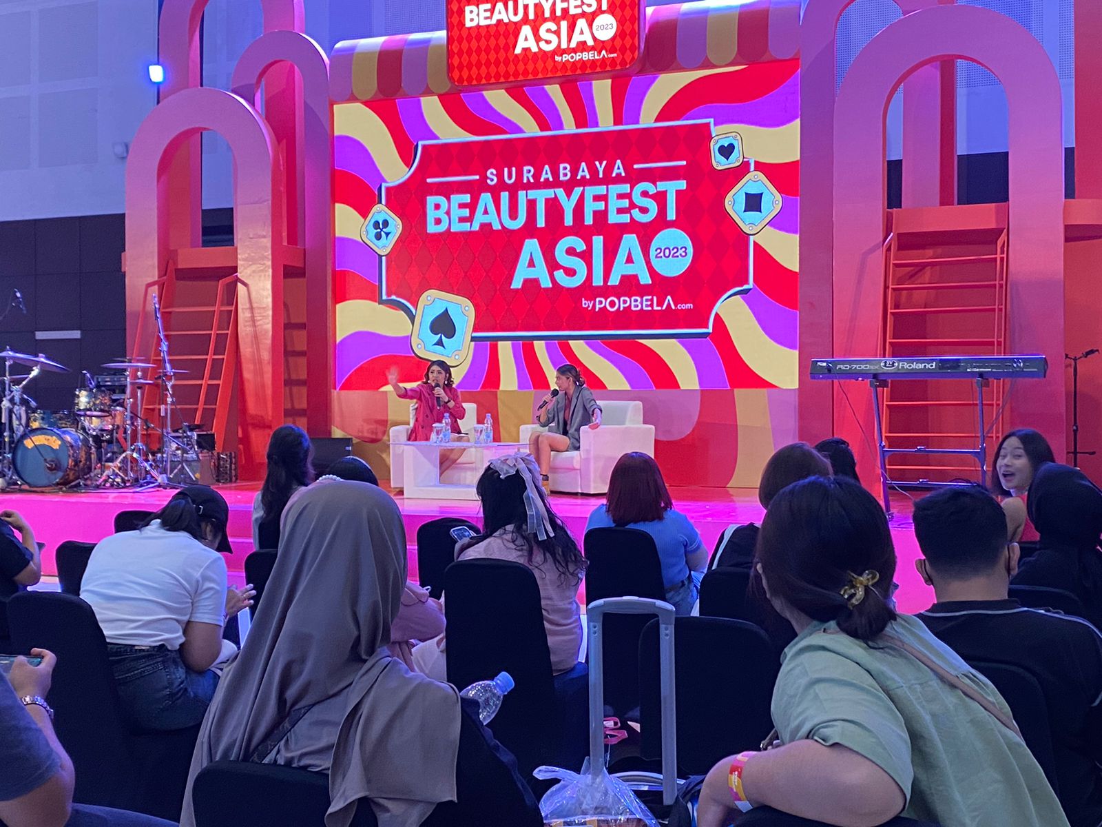 Sharing konten kreator pada pengunjung BeautyFest Asia, Jumat (3/11/2023). Foto: Meilita suarasurabaya.net