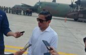 Pahala Mansury Menlu RI menyampaikan keterangan kepada wartawan di Base Ops Pangkalan Udara (Lanud) TNI AU Halim Perdanakusuma Jakarta Timur di Jakarta, Sabtu (4/11/2023). Foto: Antara