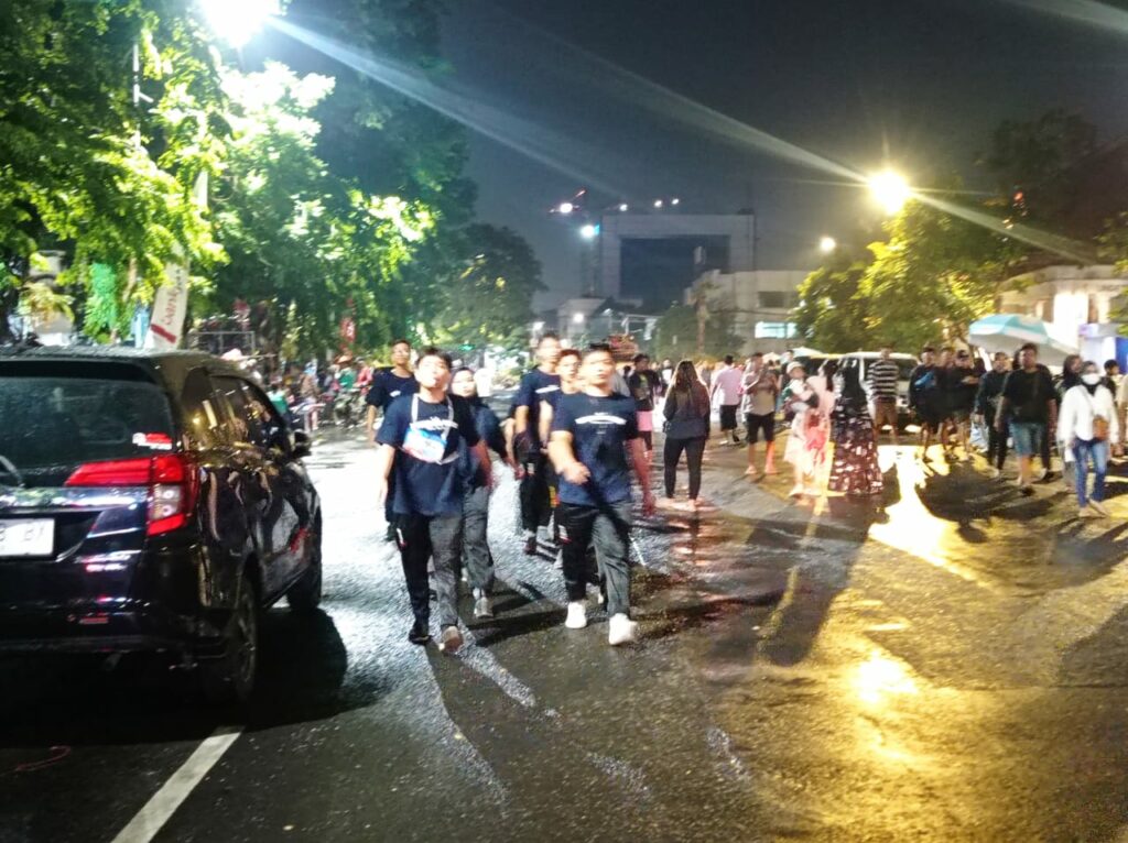 Diiringi hujan, peserta aksi jalan Mojokerto-Suroboyo mencapai garis finis