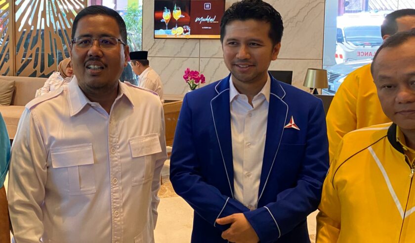 (Dari kiri ke kanan) Anwar Sadad Ketua DPD Gerindra Jatim, Emil Elesitianto Dardak Ketua DPD Demokrat Jatim, dan M Sarmuji Ketua DPD Golkar Jatim. Foto: Wildan suarasurabaya.net