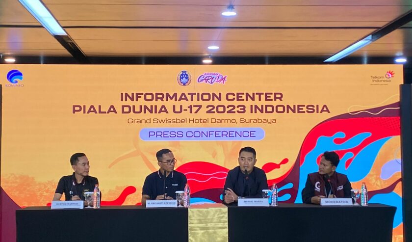 Marsal Masita Direktur Marketing PSSI sekaligus Head of Marketing and Commercial LOC Piala Dunia U-17 2023 saat konpers di Surabaya, Jumat (17/11/2023). Foto: Meilita suarasurabaya.net