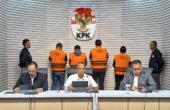 KPK menghadirkan empat tersangka kasus suap pengurusan perkara di Kejaksaan Negeri Bondowoso, Jawa Timur, dalam konferensi pers di Gedung Merah Putih KPK, Jakarta Selatan, Jakarta, Kamis (16/11/2023). Foto: Antara
