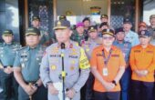 Irjen Imam Sugianto Kapolda Jatim bersama jajaran Forum Komunikasi Pimpinan Daerah (Forkopimda) Jatim waktu jumpa pers setelah apel siap siaga bencana hidrometeorologi, Selasa (21/11/2023). Foto: Wildan suarasurabaya.net