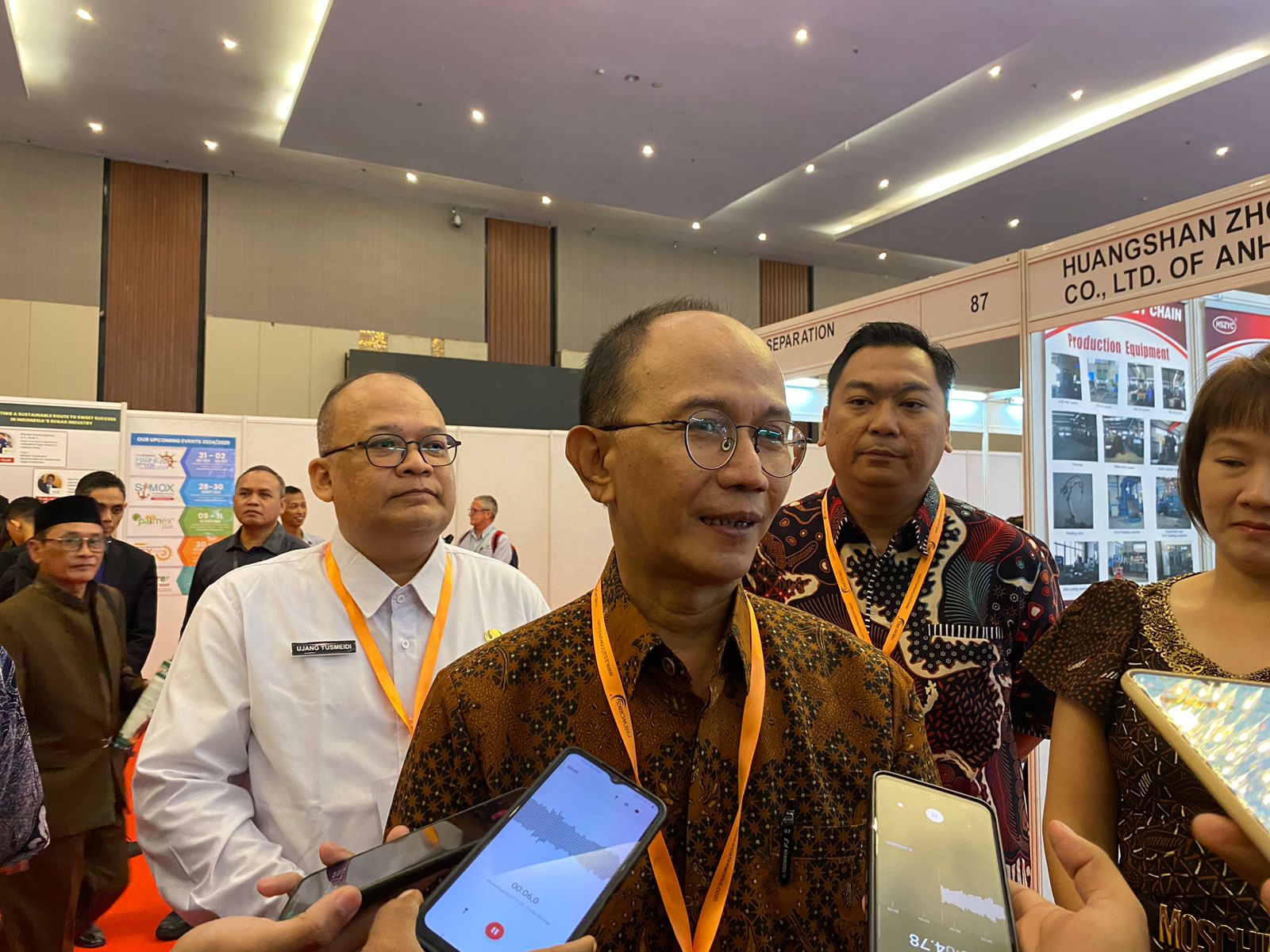 Adik Dwi Putranto Ketua Kadin Jatim waktu ditemui di Dyandra Convention Centre saat pameran alat pertanian Sugarex Indonesia, Rabu (22/11/2023). Foto: Wildan suarasurabaya.net