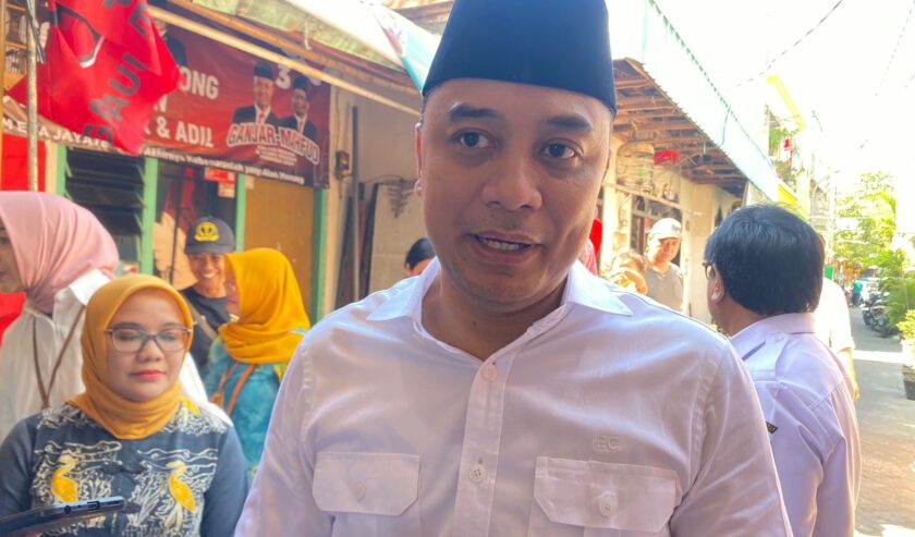 Eri Cahyadi Wali Kota Surabaya, Rabu (22/11/2023). Foto: Meilita suarasurabaya.net