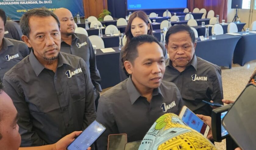 Thoriqul Haq atau Cak Thoriq waktui ditemui di Hotel Majapahit, Surabaya setelah ditetapkan menjadi Kapten Tim Provinsi AMIN JATIM, Kamis (23/11/2023). Foto: Wildan suarasurabaya.net