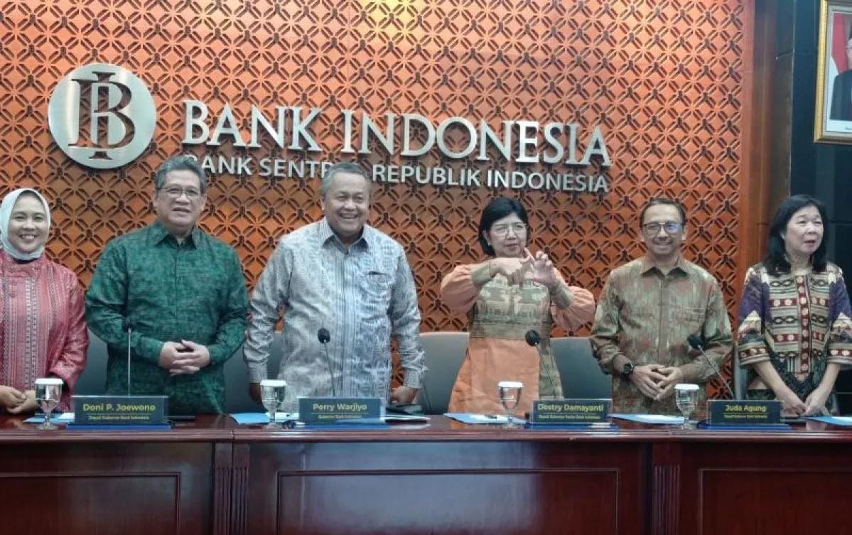 Gubernur dan Jajaran Deputi Gubernur Bank Indonesia dalam konferensi pers terkait hasil RDG di Kantor BI, Jakarta, Kamis (23/11/2023). Foto: Antara