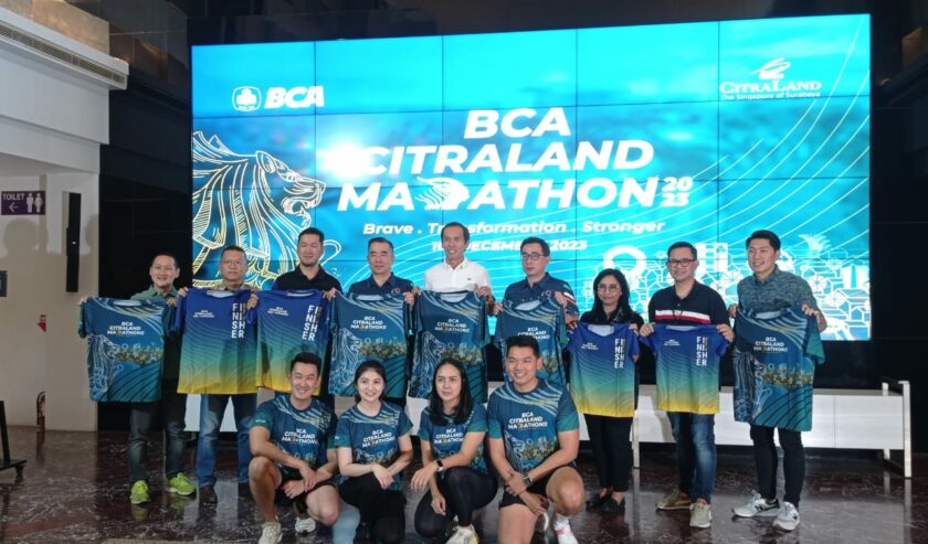 Launching jersey untuk Citraland Marathon di Citraland Office Surabaya, pada Jumat (24/11/2023). Foto: Risky suarasurabaya.net