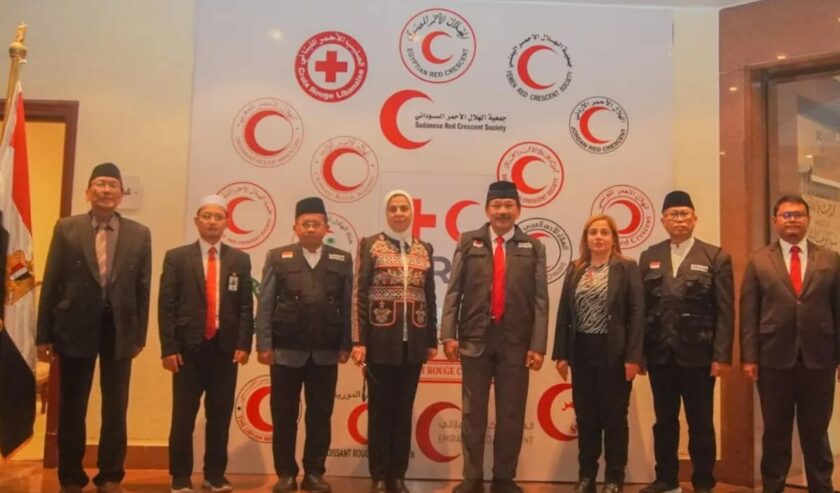 Jajaran Badan Amil Zakat Nasional (BAZNAS) saat menjalin kerja sama dengan Egyptian Red Crescent untuk penyaluran bantuan ke Palestina. Foto: BAZNAS RI