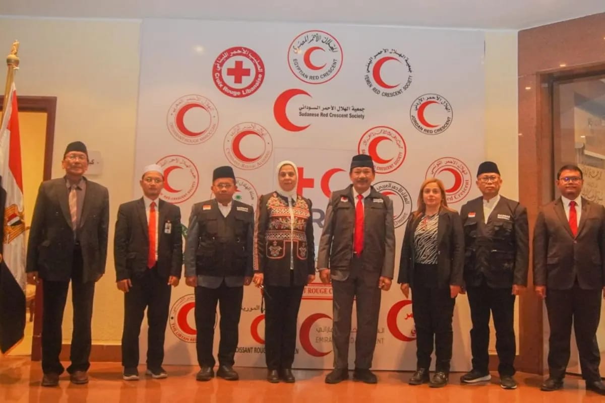 Jajaran Badan Amil Zakat Nasional (BAZNAS) saat menjalin kerja sama dengan Egyptian Red Crescent untuk penyaluran bantuan ke Palestina. Foto: BAZNAS RI