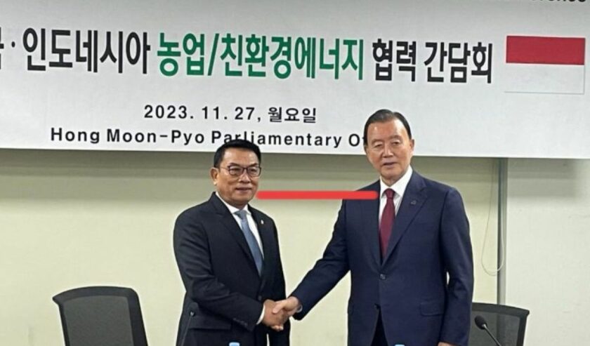 Moeldoko Kepala Staf Kepresidenan bersama Hong Moon Pyo Anggota National Assembly Korea Selatan di Seoul, Korea Selatan, Senin (27/11/2023). Foto: Antara