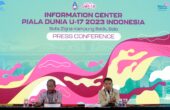 Marsal Masita (kanan) Head of Marketing and Commercial Panitia Pelaksana Lokal (LOC) Piala Dunia FIFA U-17 2023 saat berada dalam konferensi pers di Solo, Senin (27/11/2023). Foto: Pusat Informasi Piala Dunia U-17 2023