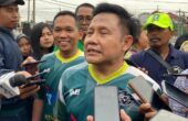 Cak Imin usai main bola bareng legenda hidup Persebaya di Sidoarjo saat hari pertama kampanye, Selasa (28/11/2023). Foto: Istimewa