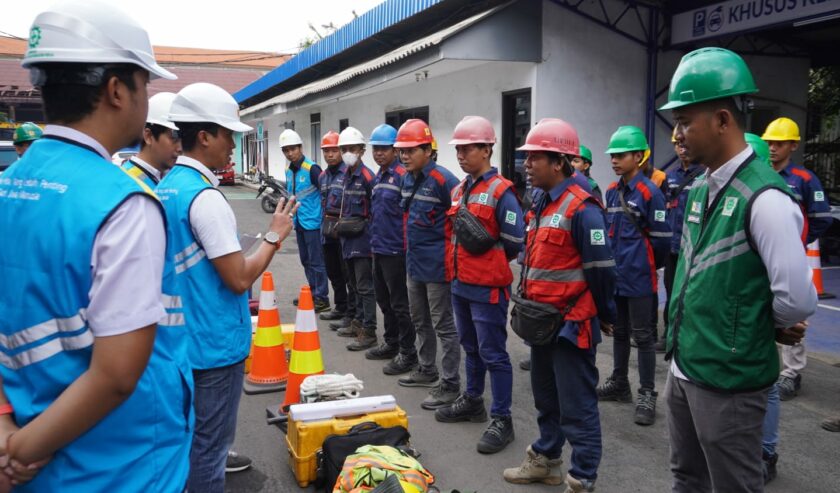 PLN Icon Plus SBU Jawa Bagian Timur menggelar acara Apel Siaga guna memastikan layanan pelanggan yang handal dan prima, Kamis (30/11/2023). Foto: PLN Icon Plus SBU Jatim