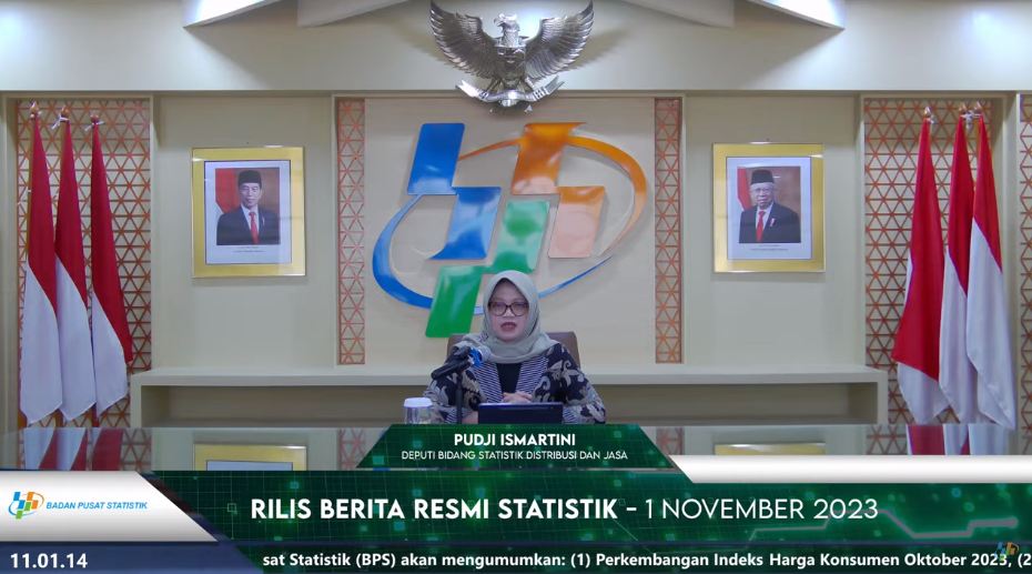 Pudji Ismartini Deputi Bidang Statistik Distribusi dan Jasa BPS dalam Rilis Perkembangan Indeks Harga Konsumen Oktober 2023 di Jakarta, Rabu (1/11/2023). Foto: Tangkapan layar YouTube