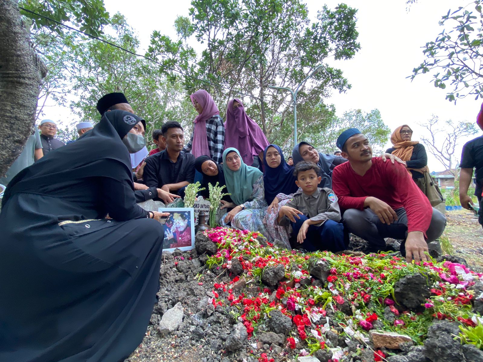 Eko Londo Pelawak Surabaya Dimakamkan, Sosoknya Dikenang Keluarga-Sejawat