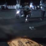 Petugas mengevakuasi korban kecelakaan lalu lintas di Puri Galaxy, Jalan Puri Sukolilo Barat II, Keputih, Surabaya, Jawa Timur pada Sabtu (25/11/2023). Foto: Command Center Surabaya