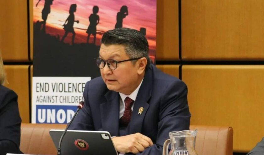 Komjen Pol. Mohammed Rycko Amelza Dahniel Kepala Badan Nasional Penanggulangan Terorisme (BNPT) saat menjadi pembicara kunci pada acara peluncuran dokumen Strategy to End Violence Against Children 2023–2030 di Wina, Austria, Selasa (28/11/2023). Foto: Antara/HO-BNPT RI