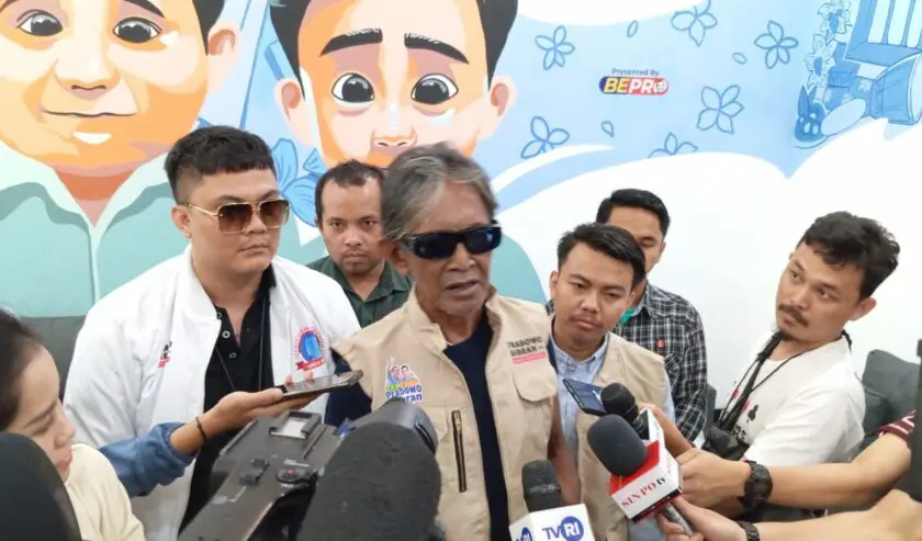 Rus bekasi bilan külotlu çorapda jinsiy aloqa Xotinimning qinidan mening spermam