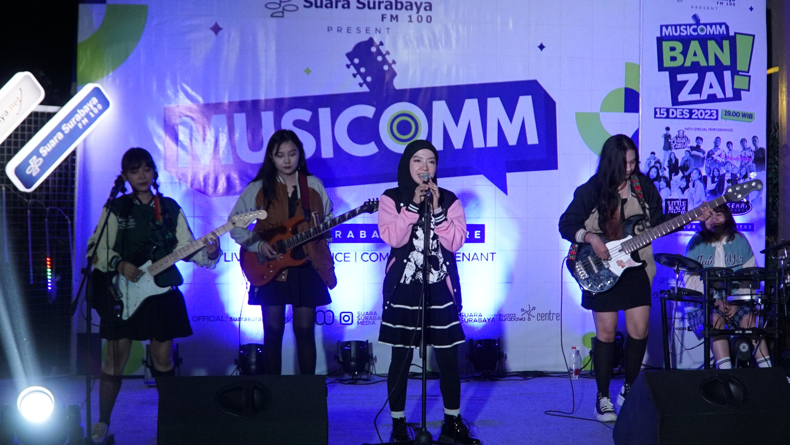 Penampilan Little Black Cherry dalam agenda Musicomm: Banzai! di Suara Surabaya Centre, Jumat (14/12/2023). Foto: Dukut Suara Surabaya